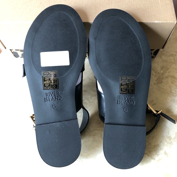River Island flat sandals with buckle detail in black - Picture 8 of 13